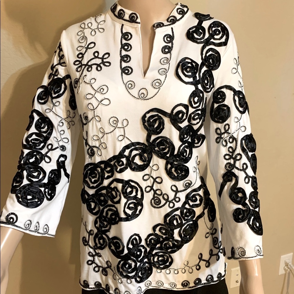 Women’s tunic style top
